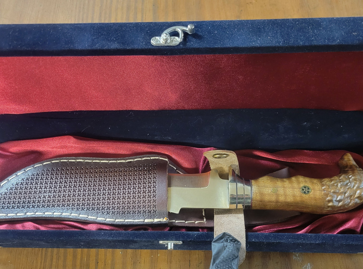 24K Gold Plated Hunting Knife W/ Leather Sheath & Velvet Display Case