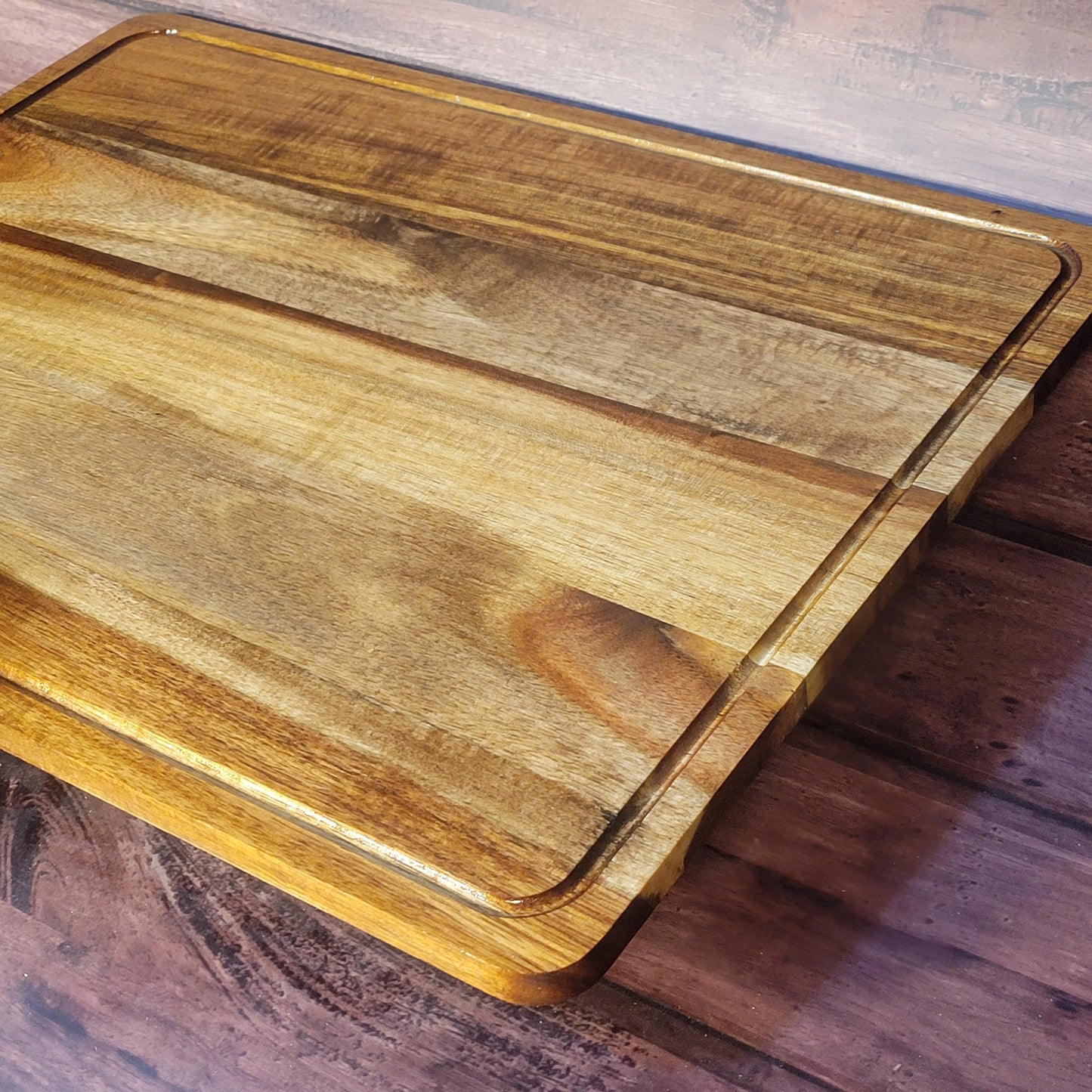 Fine Acacia Wood 18"w x 14"h Cutting/Serving/Charcuterie Board w/ Juice Grooves